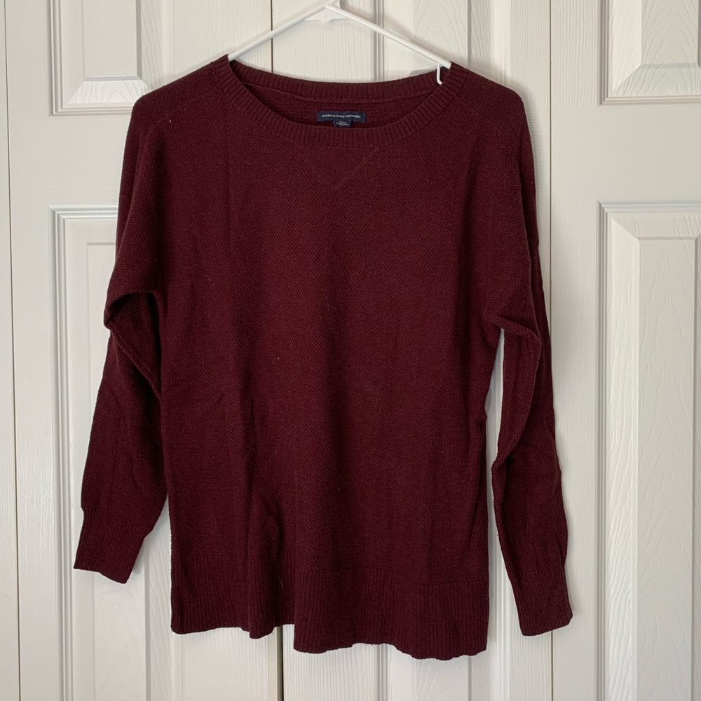 American Eagle maroon sweater